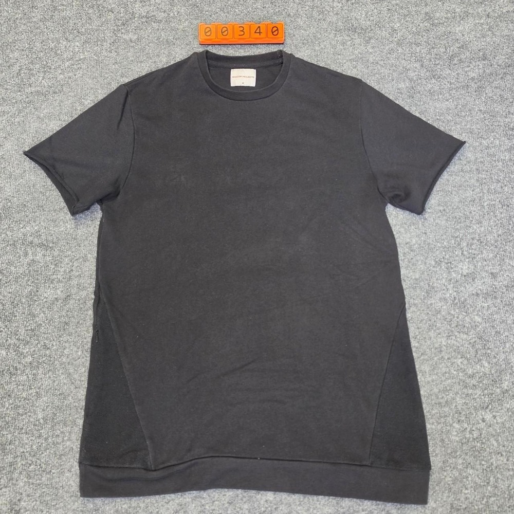 Bascom Projects black t-shirt with side pockets, size M.